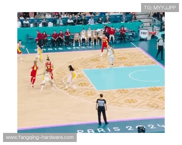 小哈达威替补表现出色全场12投7中三分命中率高达44贡献18分3篮板